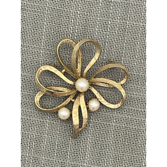 Vintage Brooch Gold Tone Flower 3 Faux Pearls 2" - Picture 5 of 7